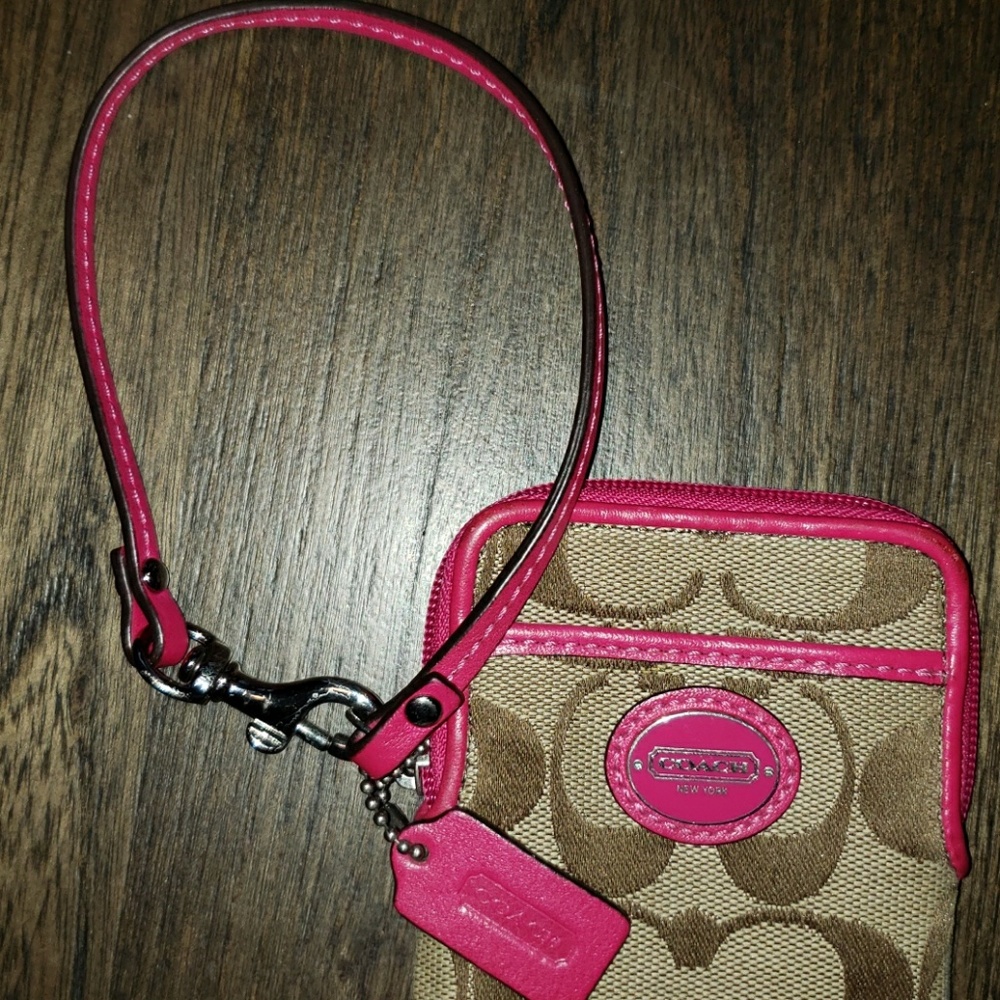 New Coach Wristlet - Picture 7 of 8